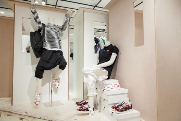 プレイ・コムデギャルソン、新宿伊勢丹で新作披露。限定アイテム盛りだくさん