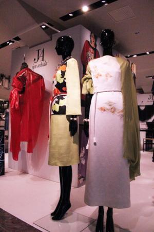 ジュン アシダ、京友禅とコラボ。新作ドレスを伊勢丹新宿店で発表