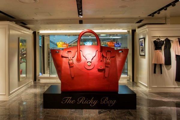 ラルフローレンの巨大バッグが表参道、梅田阪急を巡回