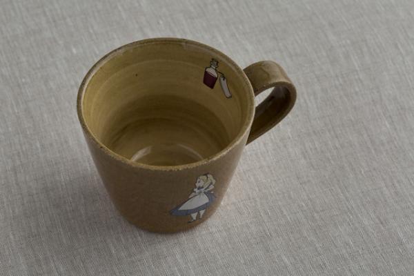 不思議の国のアリスが美濃焼の世界に迷い込んだら…