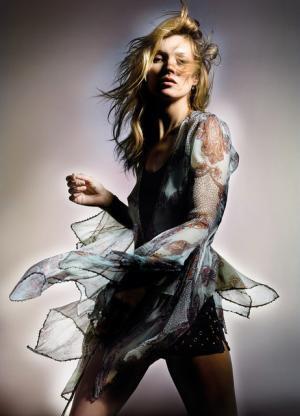 “伝説のタッグ”再び。ケイト・モスとトップショップが4年振りコラボ