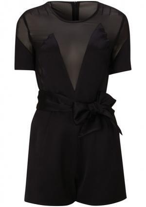 “伝説のタッグ”再び。ケイト・モスとトップショップが4年振りコラボ