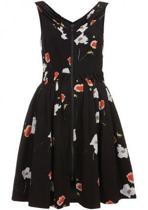 “伝説のタッグ”再び。ケイト・モスとトップショップが4年振りコラボ