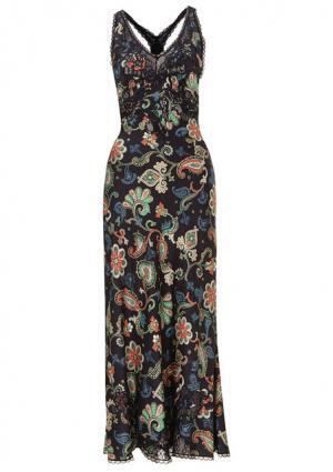 “伝説のタッグ”再び。ケイト・モスとトップショップが4年振りコラボ