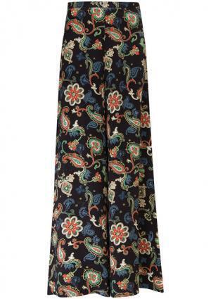 “伝説のタッグ”再び。ケイト・モスとトップショップが4年振りコラボ