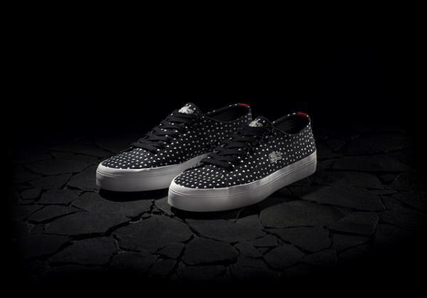 ラコステ×アトモス、闇夜に光るワニスニーカー限定発売