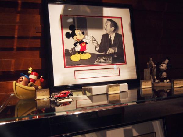 「ディズニーアート展」伊勢丹メンズで開催中。名作映画の貴重なセル画も展示販売