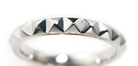 ジャスティンデイビス、初ブライダルライン発売。クラウンの婚約指輪など16型