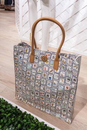 トリーバーチが新宿伊勢丹で限定ショップ。旅モチーフの日本限定コレクション登場