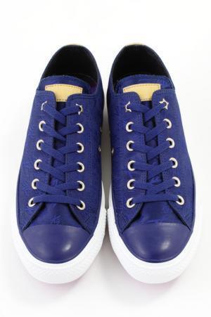 ジョジョ×コンバース、スニーカー第2弾登場。西陣織でオラオラオラオラ