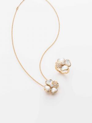 ヴァンクリーフ＆アーペルに新コスモス登場。パールとオニキスの花開く