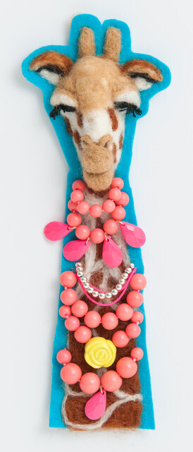 光浦靖子の“もらって困る”ブローチ展、表参道ヒルズで開催。本人と作れるイベントも