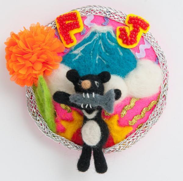 光浦靖子の“もらって困る”ブローチ展、表参道ヒルズで開催。本人と作れるイベントも