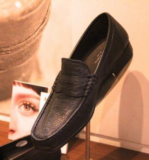 エゾシカのスリッポン、伊勢丹×more Trees×大塚製靴コラボで誕生