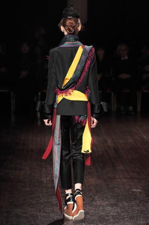 アンダーカバーがストールで作るダークファンタジー【14-15AWウィメンズ】