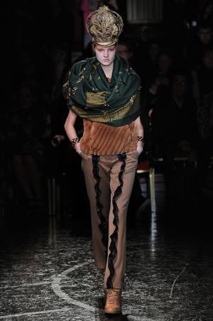 アンダーカバーがストールで作るダークファンタジー【14-15AWウィメンズ】