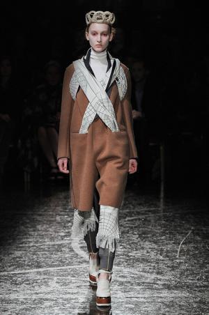 アンダーカバーがストールで作るダークファンタジー【14-15AWウィメンズ】