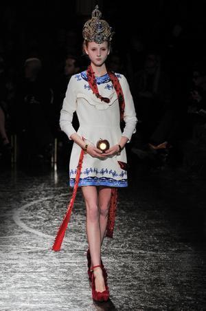 アンダーカバーがストールで作るダークファンタジー【14-15AWウィメンズ】