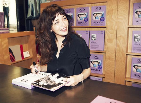 梨花の集大成・NO.22発売。サイン会にファン歓喜