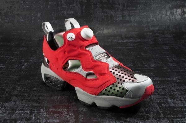 リーボック、攻殻機動隊ロジコマスニーカー発売