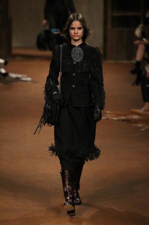 シャネル、虎ノ門ヒルズでショー開催。森タワーにテキサス創出