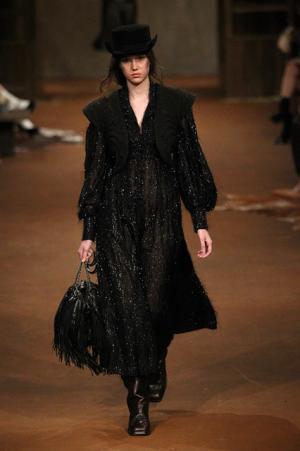 シャネル、虎ノ門ヒルズでショー開催。森タワーにテキサス創出