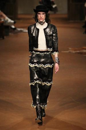 シャネル、虎ノ門ヒルズでショー開催。森タワーにテキサス創出