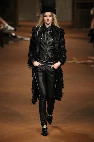 シャネル、虎ノ門ヒルズでショー開催。森タワーにテキサス創出