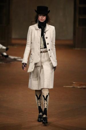 シャネル、虎ノ門ヒルズでショー開催。森タワーにテキサス創出