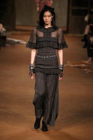 シャネル、虎ノ門ヒルズでショー開催。森タワーにテキサス創出