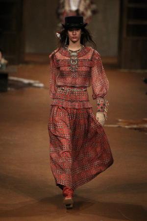 シャネル、虎ノ門ヒルズでショー開催。森タワーにテキサス創出