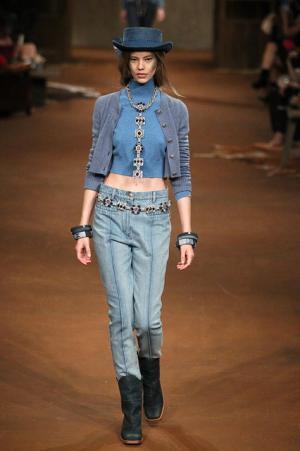 シャネル、虎ノ門ヒルズでショー開催。森タワーにテキサス創出