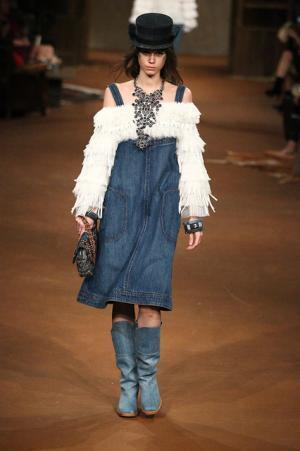 シャネル、虎ノ門ヒルズでショー開催。森タワーにテキサス創出