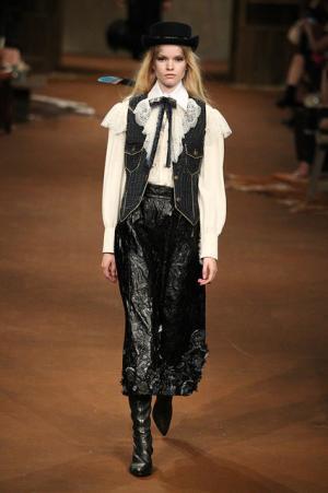 シャネル、虎ノ門ヒルズでショー開催。森タワーにテキサス創出