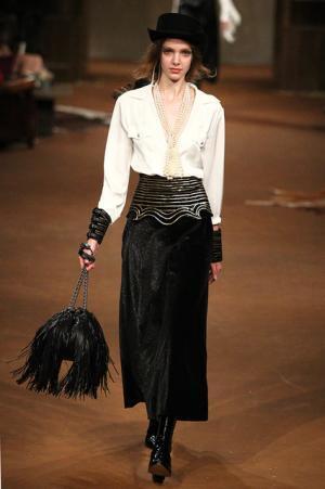 シャネル、虎ノ門ヒルズでショー開催。森タワーにテキサス創出