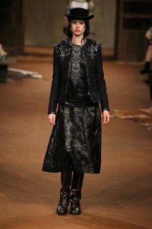 シャネル、虎ノ門ヒルズでショー開催。森タワーにテキサス創出