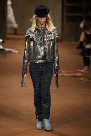 シャネル、虎ノ門ヒルズでショー開催。森タワーにテキサス創出