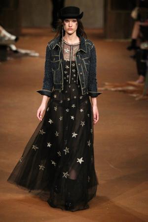 シャネル、虎ノ門ヒルズでショー開催。森タワーにテキサス創出