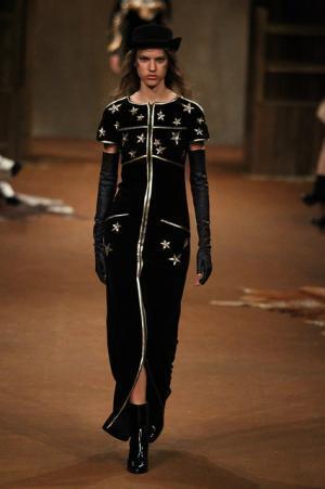 シャネル、虎ノ門ヒルズでショー開催。森タワーにテキサス創出