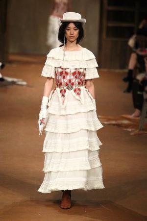 シャネル、虎ノ門ヒルズでショー開催。森タワーにテキサス創出