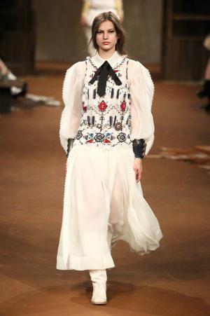 シャネル、虎ノ門ヒルズでショー開催。森タワーにテキサス創出