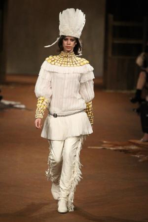 シャネル、虎ノ門ヒルズでショー開催。森タワーにテキサス創出