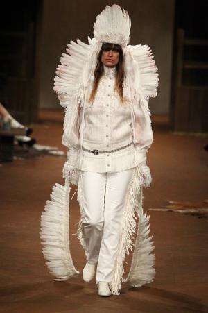 シャネル、虎ノ門ヒルズでショー開催。森タワーにテキサス創出