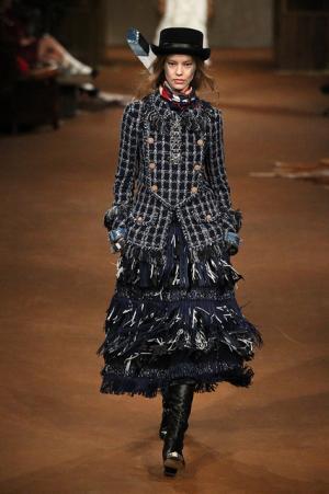 シャネル、虎ノ門ヒルズでショー開催。森タワーにテキサス創出