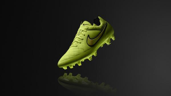 【W杯ブラジルスパイクまとめ】ナイキは革新の4型。ネイマール、大久保ら着用