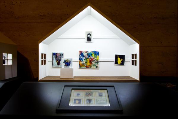 ハードコアな現代美術展スタート。ベーコン、ウォーホル、クインら展示