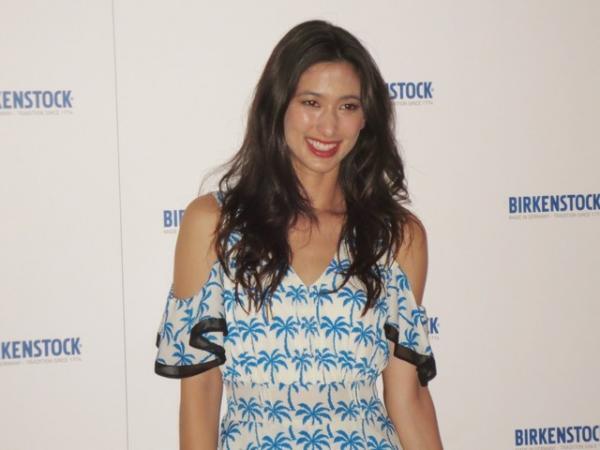 ビルケンシュトック初のウォッシャブルサンダル、アンバサダーにメロディー洋子