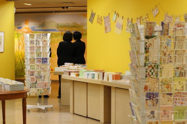 銅版画家・山本容子が病院アートを新宿伊勢丹で披露。30日まで