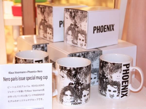 フランスのバンド「フェニックス（Phoenix）」のイラストが描かれたマグカップ