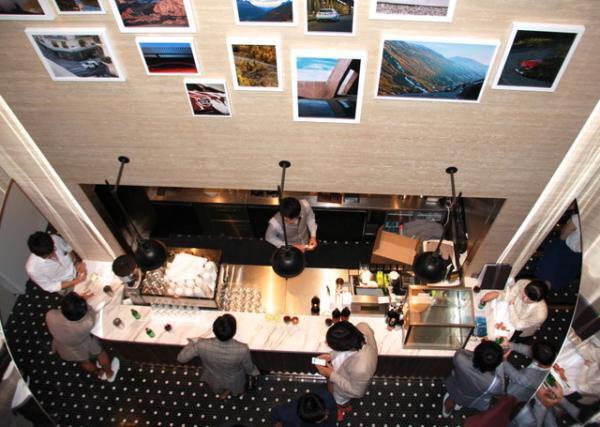 チャーリーヴァイス、レクサスで“秘密のパーティー”開催。押尾コータロー生演奏披露